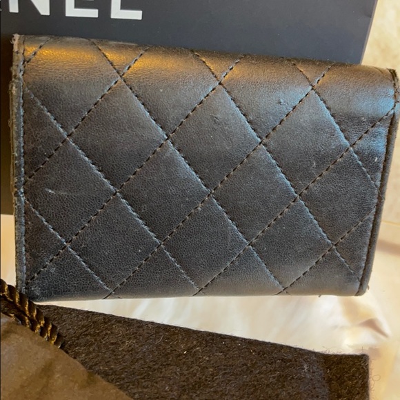 SOLD!!!! CHANEL Black Quilted Leather Card Holder - Picture 5 of 13